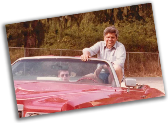 Helmut Vollmer mit dem ersten Firmenwagen